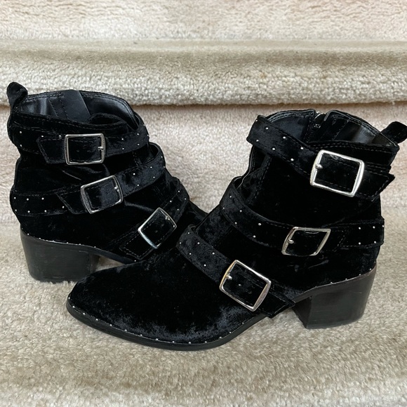 Lord & Taylor Booties - Picture 1 of 3